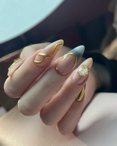 #nails #nailart #nailparis #nailsparis #nailfrance #nailsfrance #goldnails #goldnails💅 #goldnailart #y2knails #3dnail #3dnailart #3dnail #3dnail #3dnaildesign #3dnailsdesign Cat Eye Nails Polish, 3d Nail Designs, Art Deco Nails, Gold Nail Art, Studded Nails, Y2k Nails, Cat Eye Nails, Chic Nails