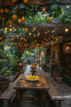 outdoor Tuscan Patio Ideas, Tuscan Backyard, Outfit Cafe, Tuscan Style Decorating, Tuscan Patio, Italian Style Home, Pool Makeover, Covered Backyard, Tuscan Garden