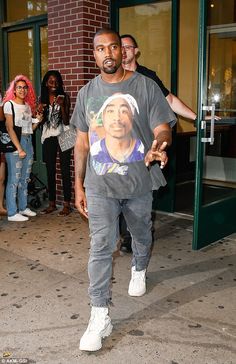 Men Street Fashion, Tupac Shakur, Rap Tee, Stylish Mens Outfits, Streetwear Men Outfits, Men Fashion Casual Outfits