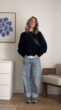 White Tee Under Sweater, Library Core Outfit, Baggy Outfit Woman, Library Outfits, Minimalism Outfit, Light Blue Jeans Outfit, European Style Outfits, Sweater And Jeans Outfit, Lazy Fashion