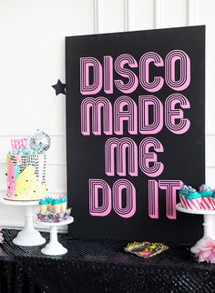 there is a sign that says disco made me do it on the table next to cakes