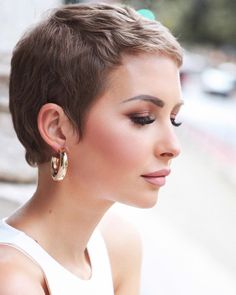 Very Short Woman Haircut, Women Super Short Hair, Womens Buzzcut Fade, Very Short Womens Hair, 90s Pixie Cut Straight Hair, Very Short Hair Cuts For Women, Very Very Short Hair, Short Hair From The Back