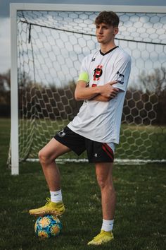 Senior boy posing with soccer ball under right foot on soccer field. Senior Sports Photography, Football Senior Pictures, Male Senior Pictures, Senior Photography Poses, Baseball Guys, Senior Pictures Boys, Soccer Guys