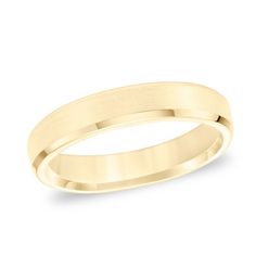 a wedding ring in yellow gold, with a flat surface and high polished finish on the outside