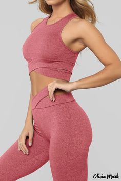 Olivia Mark - Criss-cross pink sports bra and leggings set Elastic Leggings, Sports Bra And Leggings, Legging Sport, Women Rising, Pink Sports, Leggings Set, Activewear Sets, Simple Chic, Pink Sports Bra