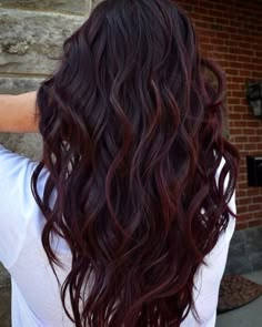 "Wine Hair" Is the Deep Purple Fall Hair Color | Allure #OmbreHairBlonde 80 Hair, Pelo Color Vino, Wine Hair Color, Brunette Ombre, Wine Hair, Ombre Hair Blonde, Brunette Balayage, Dark Red Hair, Hair Color Purple