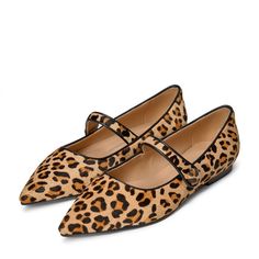 Thea Animal print are the perfect way to add a pop of leopard-print to your outfit. They are chic, elegant, and timeless. The point-toe silhouette rests on a demure black stacked heel, lined in rich tan leather. The little decorative button is a beautiful detail to pay attention to. Velvet Shoes, Retro Shoes, Green Shoes, Holiday Looks, Stacked Heel, Pay Attention, Tan Leather, Soft Leather, Sale Items