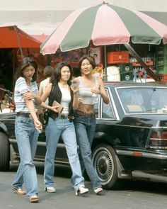 Philippines Street Fashion, 90s Street Fashion, Sup Girl, Harry Clarke, Korean Fashion Outfits, Fashion 90s