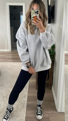 New Fashion Ideas, Cute Leggings And Sweatshirt Outfit, Black Crew Neck Sweatshirt Outfit, Crew Neck And Leggings Outfit, 90s Leggings Outfits, Sweatshirt And Leggings Outfit Winter, January Outfits For Women Casual, Outfit Ideas Grey Leggings, Comfy Winter Outfits Leggings