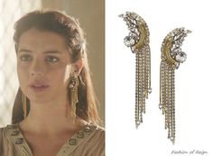 Long earrings. Mary Queen Of Scots Reign, Reign Hairstyles, Mary Reign