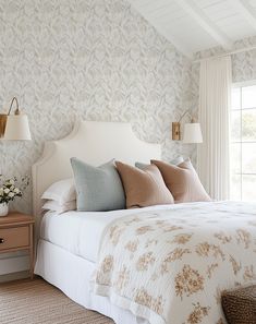 a bedroom with a bed, nightstands and lamps on the side tables in front of it