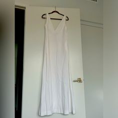 Staud White Symmetrical V Maxi Dress - M Floor Length Thick Material Has Zipper With Clip For Closing Has 2 Large Hidden Front Pockets **** Tag Says Small But It’s Larger Fitting Which Is Why I Marked As Medium Size - Fits Me Perfectly As A Us 8-10 Never Worn But Tags Were Removed Could Be A Casual Dress Or Informal Elopement Type Wedding Dress Rayon Pants, Jelly Shoes, Pajama Shirt, Trending Accessories, Jean Coat, Trending Shoes, Medium Size, Elopement, Floor Length