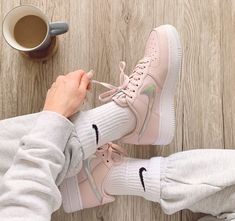 Pastel perfection😍 Shop the @nikesportswear Air Force 1 '07 LV8 at the link☝️ Boy Street Style, Best Nike Shoes, Off White X Nike, Urban Shoes, Air Force Shoes, Trends Shoes, New Nike Air Force, Sports Shoes Outfit, Nike Fashion Shoes