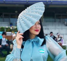 Inspired by Botticelli’s The Birth of Venus, my summer collection starts with this beautiful shell hat, and the silhouette of 1950s golden age. The hat is made from an original hat block designed by me, the one and only! Hand embellished pearls on the hat.Made in 4 layers pale blue sinamay, with headband and comb secure on the head. Ultimate feminine look ideal for racing, Royal enclosure, wedding receptions or any special occasions.It all hand crafted in high quality natural sinamay. One size. Clam Costume, Nautical Costume, Derby Hats Diy Ideas, Race Wedding, Birth Of Venus, Races Style, Summer Straw Hat, Hat Blocks, Flower Fascinator