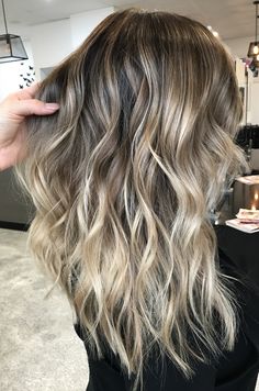 Instagram @hairbykaitlinjade Blonde balayage, long hair, cool girl hair ✌️ Lived in hair colour Blonde bronde brunette golden tones Balayage face framing blonde Textured curls Female Haircut, Balyage Blonde, Balyage Hair, Hair Formulas, Rambut Brunette, Brunette Balayage, Brunette Balayage Hair