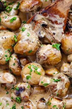 two pictures of chicken and mushrooms in a pan