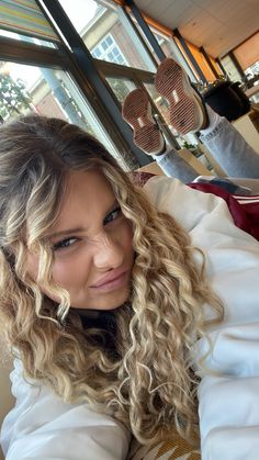 Blonde Curls Dark Roots, Curlyage Blonde, Curly Hair Blonde Money Piece, Blonde Highlighted Curly Hair, Ash Blonde Balayage Curly Hair Natural, Light Blonde Highlights Curly Hair, Blonde Highlights Curly Hair Natural Curls Beach Waves, Blonde Curly Hair With Lowlights