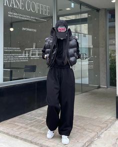 Korean Street Fashion Winter Seoul, Casual Winter Outfits Korean, J Fashion Winter, Cold Gym Outfits, All Black Airport Outfit, China Winter, Winter Outfits Blackgirl, Winter Outfits Korean, Airport Fit