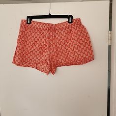 Red And White Leaf Pattern All Over Shorts. Color May Vary In Person Than In Photos. Never Worn After Purchasing. Excellent Condition. I Have 3 Cats. I Will Do My Best To Remove All Cat Hair Before Sending But That Is Not A 100% Guarantee. Thank You For Understanding. :) Cheap Heart Print Tops For Loungewear, 3 Cats, Cat Hair, White Leaf, Pajama Shorts, Leaf Pattern, Women's Intimates, Red White, Red And White