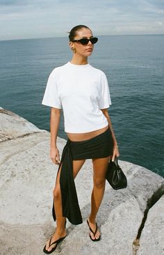 Beach Vacation Aesthetic Outfits, Maldives Aesthetic Outfits, Holiday Outfit Aesthetic, Vacation Outfits Simple, St Barths Outfits, Cabo Outfit Ideas, Spring 2025 Fashion Trends, Long Skirt Summer Outfit, Scottsdale Arizona Outfits