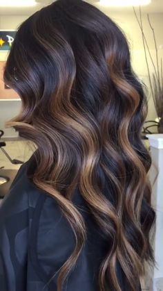 Chunky Lowlights For Brown Hair, Highlights Balayage, Brunette Highlights, Chocolate Hair, New Hair Colors, Brunette Hair Color, Brunette Hair, Hair Inspiration Color, Hair Inspo Color