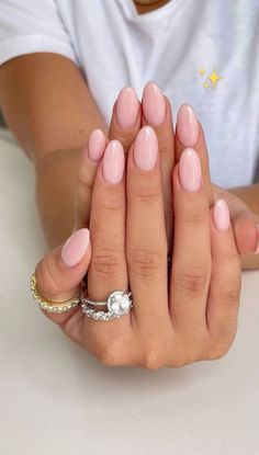 Almond shaped nails // acrylic nail inspo | #hairstyles #brownhair #hairinspo #charlottetilbury #makeup #beauty #flatlay #simplenails Milky Pink Nails, Kutek Disney, Milky Pink, Milky Nails, Pink Gel Nails, Nail Salon Design, Basic Nails, Casual Nails, Oval Nails