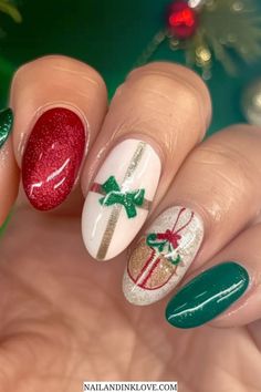 Unique December nails, winter December nails, December nails y2k, and Christmas gel nails. Nails Y2k, Christmas Gel