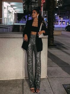 work Christmas party outfit: blazer and sequin pants Elegantes Party Outfit, Women Spring Fashion, Christmas Party Outfit Work, New Year’s Eve Outfit, Party Outfits Night, Outfits New Year, Fiesta Outfit, Vegas Outfit, Nye Outfits