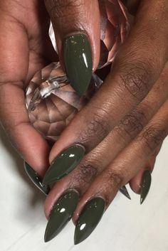 Stiletto Shaped Nails, Olive Nails, Unghie Sfumate, Kutek Disney, Green Nail Designs, Green Nail, Stiletto Nails Designs, Nails Christmas, Nail Swag