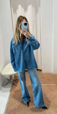 Fall Nyc Street Style 2024, Trendy Designer Outfits, Classy Timeless Style, Fall Denim On Denim Outfit, Brewery Fall Outfit, 2024 Chic Outfits, Denim On Denim Women, Yellow Stone Outfit Ideas, Deb Peifer Style