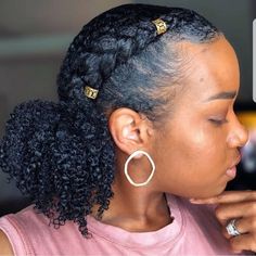 Cute for the summer @jolieluvlee #returnofthecurls #blessedwithcurls #curls #kinkycurly #naturalhair #naturalhaircare #teamnatural… Curly Hair Photos, 4c Hair, Natural Hair Styles Easy, Natural Styles, Beautiful Curls, Long Natural Hair, Penteado Cabelo Curto