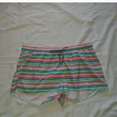 Nwot Plus Size Print Swimwear/Shorts Size Xxl Strawstring 100% Polyester Shorts Plus Size, Plus Swimwear, Print Swimwear, Swimwear Shorts, Old Navy Shorts, Navy Green, Navy Shorts, Navy Pink, Navy And Green