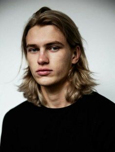 Haarvard kleppe( Dorian Cassanol) Long Blond, Men's Long Hairstyles, Chin Length Hair, Corte De Cabelo Masculino, Blonde Guys, Long Blonde, Boys Haircuts, Long Blonde Hair, Grunge Hair