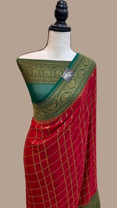 Red Banarasi Saree Wedding, Banarasi Saree Wedding, Green Bandhani Saree, Isha Borah, Pallu Designs, Sarees Pattu, New Saree Blouse Designs, Modern Saree