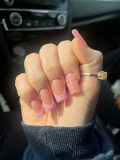 Pink French Tips With Snowflakes, Pink French Tip Nails Christmas, Pink Christmas Nails Acrylic Short, Short Pink Winter Nails, Pink Christmas Nails Short Square, Cute Pink Winter Nails, Pink Short Christmas Nails, French Tip Acrylic Nails Winter, Pink Winter Nails Short