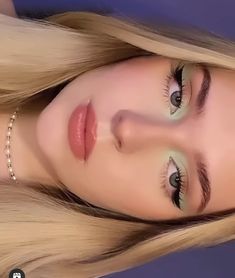 Soft Spring Makeup, Eye Makeup Ideas Aesthetic, Soft Green Makeup, Light Green Makeup, Green Makeup Looks, Tinkerbell Makeup, Colourful Makeup, Make Up Designs, Cute And Aesthetic