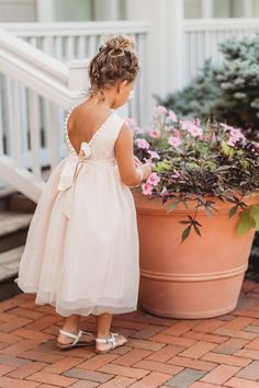 Flower Girl Dresses Tulle Princesses, Young Bridesmaid Dresses Fancy, Flower Girls Dresses Simple, Pearl Flower Girl Dress, White Flower Girl Dresses Simple, Little Bridesmaids Dresses Kids, Child Bridesmaid Dresses, Flower Girl Dresses Simple, Flower Girl Dresses Elegant