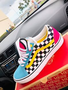 Vans Shoes Custom Ideas, Outfits With Vans Slip Ons, Outfits With Vans, Cool Vans Shoes, Vans Shoes Fashion, Skateboard Style, Look 80s, Custom Vans Shoes, Checkered Shoes