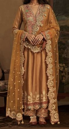 Fashion Party Dress, Sisters Wedding, Velvet Dress Designs, Bridal Dresses Pakistan, Pakistani Wedding Outfits, Stylish Crochet, Pakistani Fashion Party Wear, Salwar Kamiz, Bridal Dress Fashion