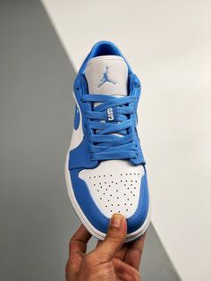 Air Jordan 1 Low ” UNC” University Blue/White AO9944-441 Walk the talk and make a statement with our top-quality Sneakers. Shop now and step up your shoe game! Please carefully choosing the size number according the size chart as we CAN NOT offer return or refund if you choose a wrong size.The product need 3-5 business days to check the quality before shipping.Our High Quality Shoes models are various, please contact to our support to ask for the model you need.Because each device displays a different color. Therefore, the actual color of the item may not be 100% the same [...] Air Jordan 1 Low Unc, Jordan 1 Milan, Jordan 1 Low Unc, Air Jordan 1 Chicago, Walk The Talk, Unc University, Jordan 1 Blue, Blue Chill, Jordan 1 Black