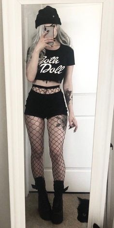 Dompet Gucci, Fishnet Tights, Mötley Crüe, Alt Fashion