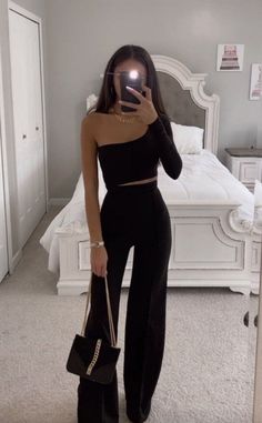 Evening Outfit Going Out, Houseparty Outfits, Elegantes Party Outfit, Outfit Nero, Night Out Outfit Classy, Bougie Outfits, Classy Going Out Outfits, Outfit Elegantes, Party Outfits Night