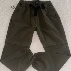 Wxyz Women’s Hunter Green Joggers Brand New !! -Size Medium -Never Worn! -Brand New Without Tags -No Stains Or Damage -Thin Windbreaker Like Material Cargo Jogger Pants, Green Joggers, Pants Green, Cargo Joggers, Hunter Green, Jogger Pants, Track Pants, Pant Jumpsuit, Pants For Women