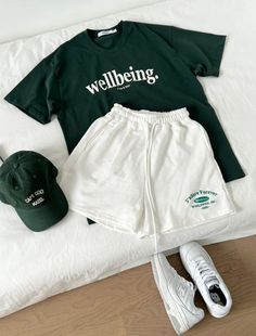 Short Outfit Ideas, Workout Shorts Outfit, Mode Hipster, Workout Short, Mode Kpop, Lazy Day Outfits, Cooler Look, Easy Trendy Outfits, Sporty Outfits