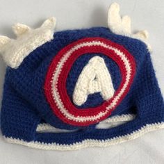 a crocheted hat with the letter a on it