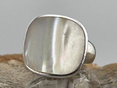 Condition excellent Solid silver 925 Natural mother of pearl Mother Of Pearl Ring, Pearl Ring, Signet Ring, Rings Statement, Vintage Silver, Silver 925, Mother Of Pearl, Statement Rings, Mood Board