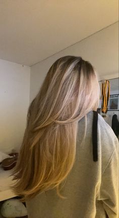 Highlights Blonde Hair Caramel, Dirty Blonde Hair With Layers, Layered Hair Ideas, Long Hair With Layers, Cuts For Long Hair, Layered Haircuts For Long Hair, Layer Hair, Long Layer