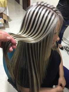 White Hair Highlights, Dramatic Highlights, Black Hair With Blonde Highlights, White Hair Color, Coloring Ideas