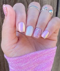 Nails Rosa Barbie, Sparkly Nails Short, Valentines Day Nails Simple, Beautiful Wedding Nails, Latest Nails, Valentines Day Nails, Nails Arts, Short Square Acrylic Nails