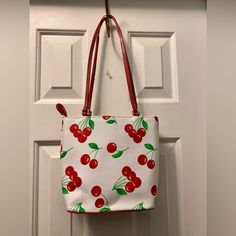 New Vintage Cute Bag Has A Minor Flaw Small Faint Light Stain On Back Please View All Pics White Retro Tote Shoulder Bag, Retro Red Summer Bags, Retro Red Summer Bag, Retro Red Bags For Summer, Retro Red Shoulder Bag For Summer, Retro White Shoulder Bag For Summer, White Retro Shoulder Bag For Summer, Vintage White Bag For Errands, Red Spring Bags For Errands